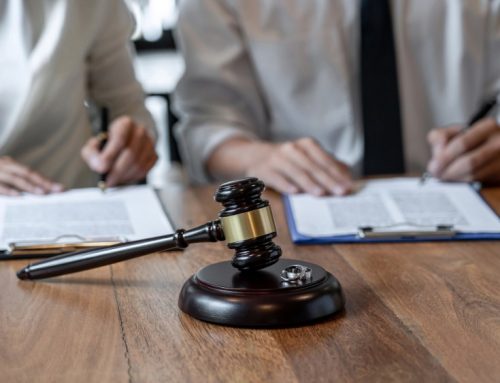 What Should You Look for When Hiring a Divorce Attorney in Naperville?